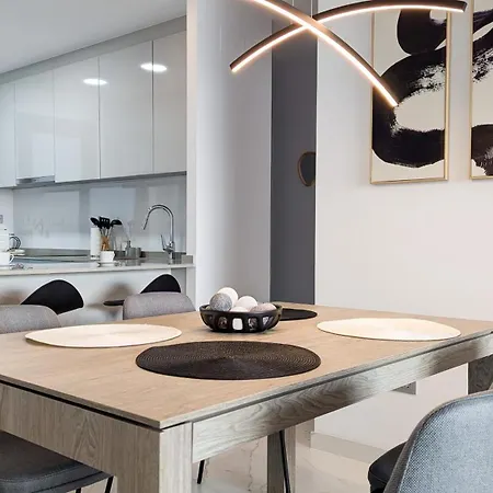 Sunset Cliffs Lovely * בנידורם